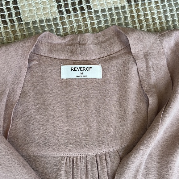 REVEROF women’s salmon pink V-neck draped long sleeve blouse size med - Picture 7 of 8